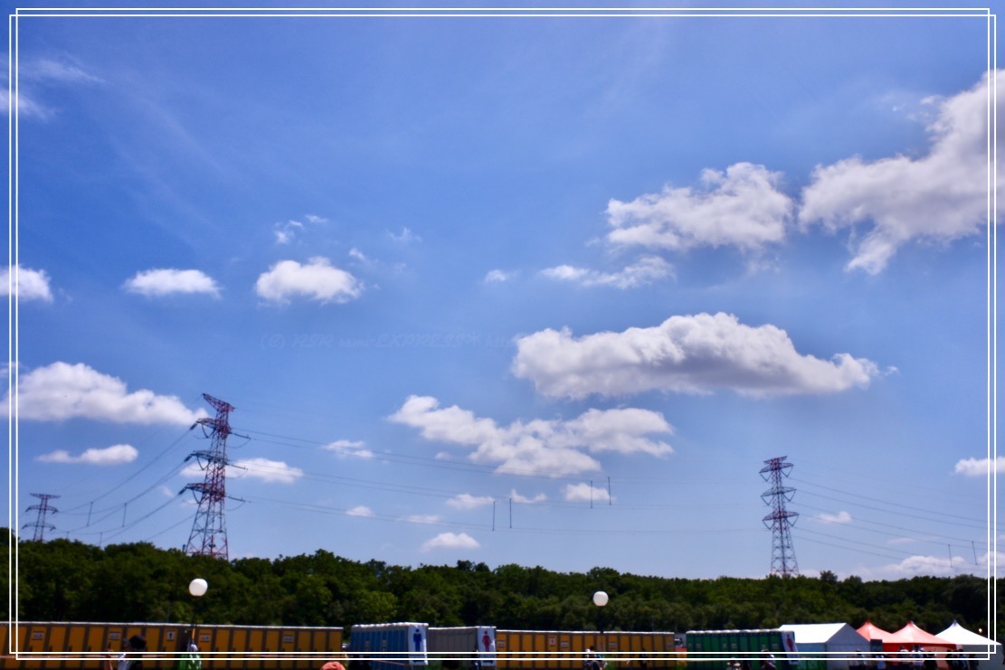 青空と、雲と、鉄塔