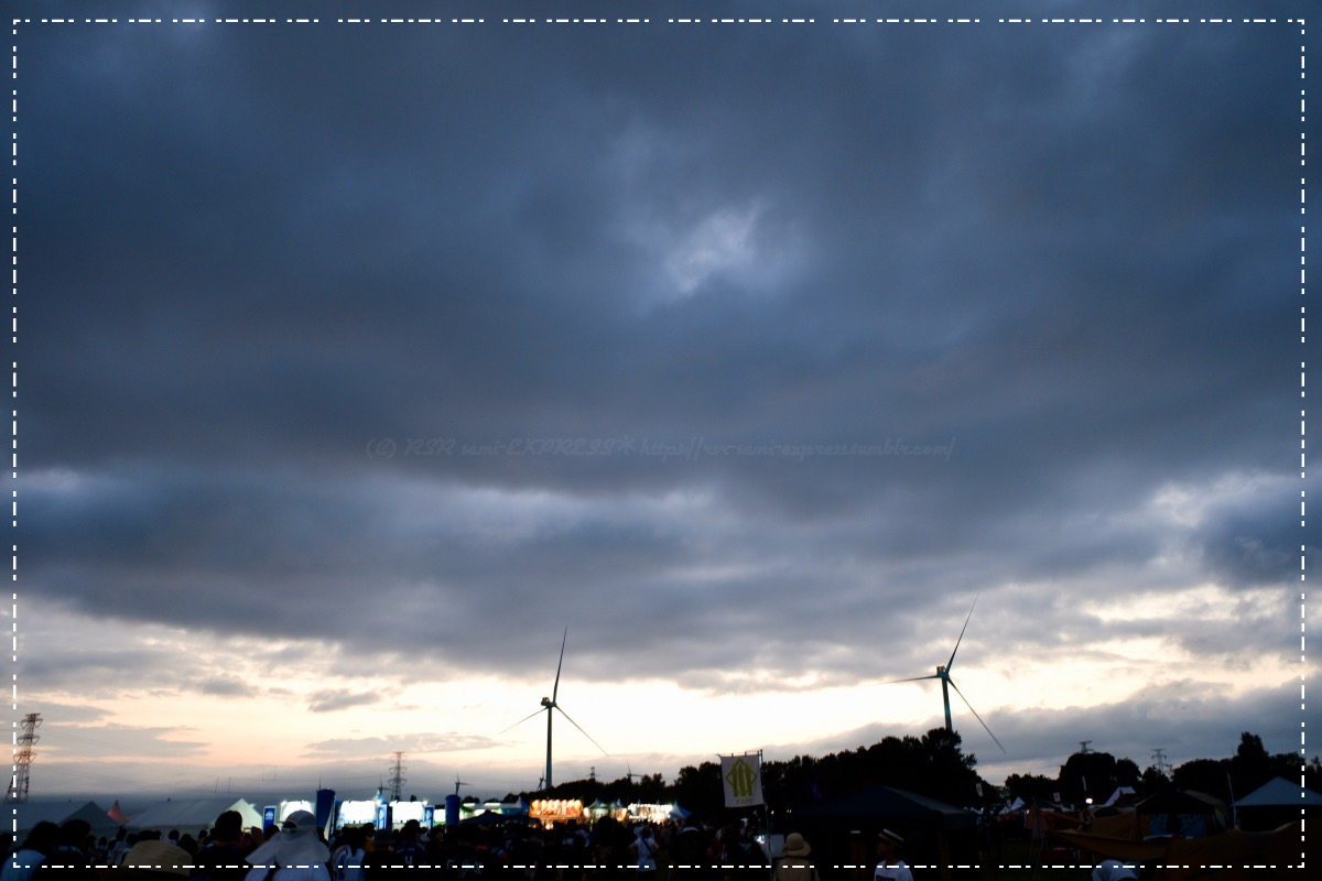 EARTHを出たぐらいの空